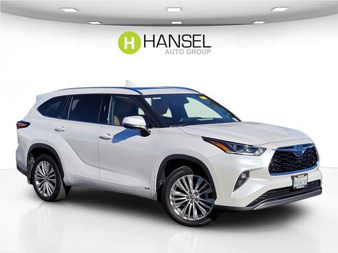 Used 2024 Toyota Highlander Platinum AWD/4WD image 1
