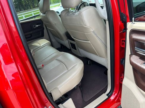 Used 2018 RAM 1500 Laramie w/ Convenience Group AWD/4WD image 16