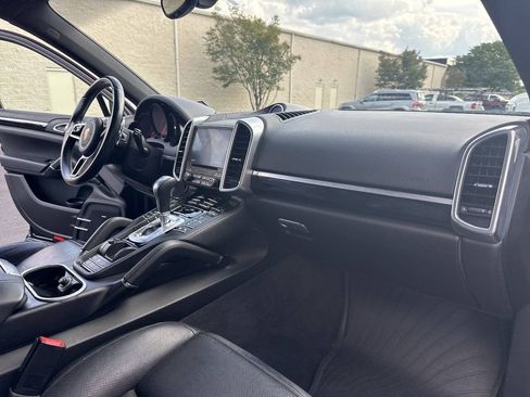 Used 2017 Porsche Cayenne Platinum Edition AWD/4WD image 34