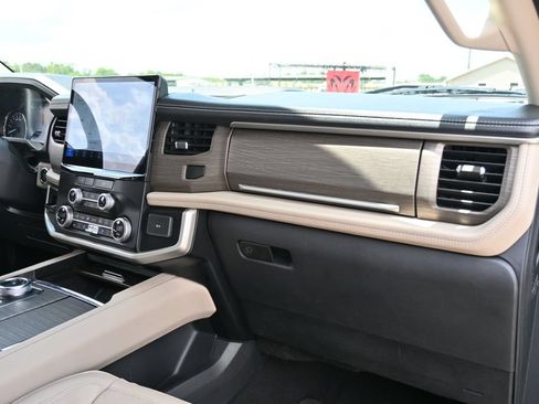 Used 2024 Ford Expedition Limited AWD/4WD image 21
