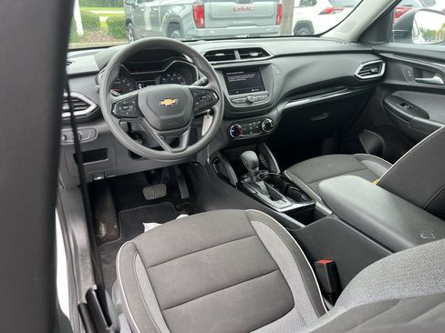 Used 2023 Chevrolet TrailBlazer LS AWD/4WD image 30
