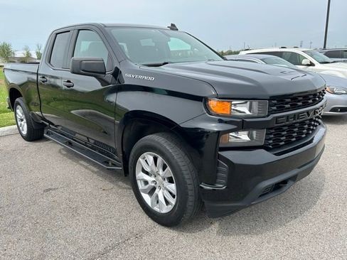 Used 2020 Chevrolet Silverado 1500 Custom w/ Custom Value Package AWD/4WD image 3