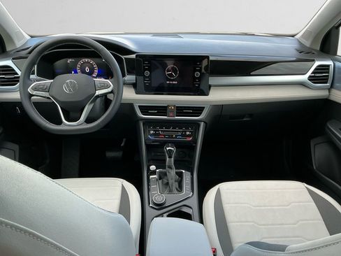 New 2025 Volkswagen Taos SE image 10