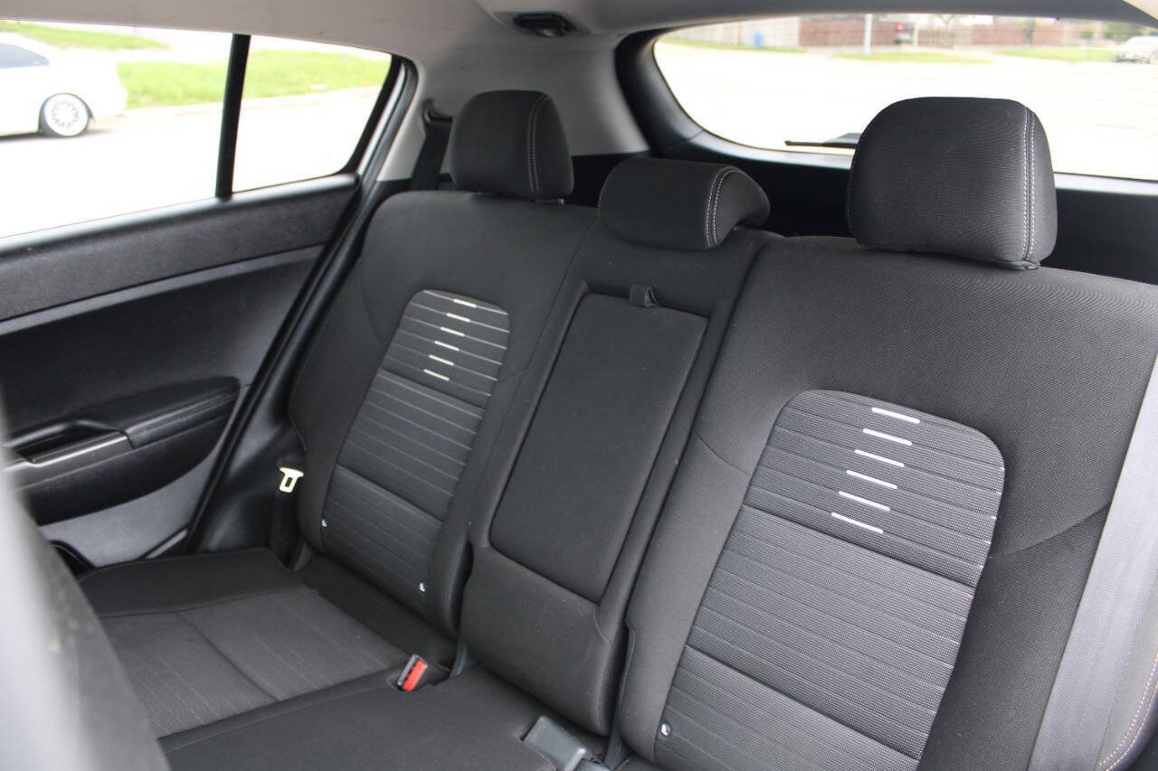 Used 2018 Kia Sportage LX AWD/4WD image 17