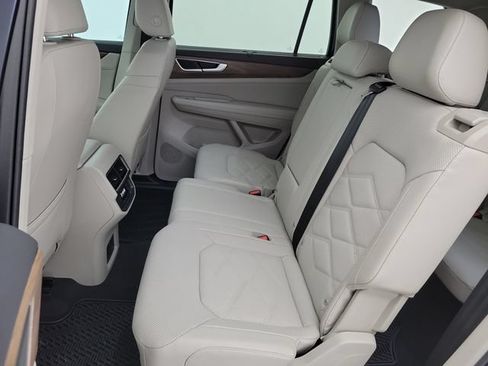 Used 2024 Volkswagen Atlas SE FWD image 14