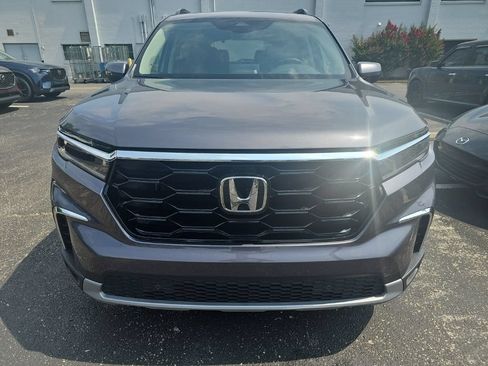 Used 2025 Honda Pilot Touring image 2