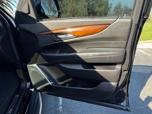Used 2019 Cadillac Escalade ESV Luxury image 9