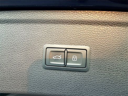 Used 2018 Audi SQ5 Premium Plus image 31