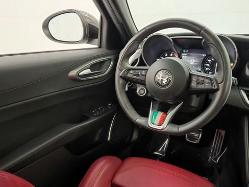 Used 2023 Alfa Romeo Giulia Veloce RWD image 22