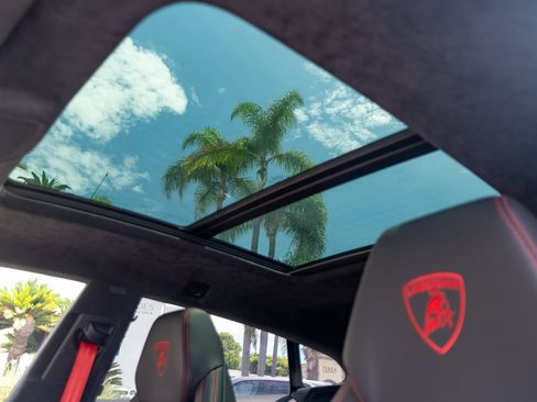 Used 2022 Lamborghini Urus AWD/4WD image 21