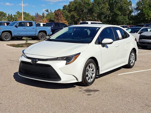 Certified 2025 Toyota Corolla LE image 28