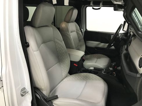 Used 2021 Jeep Wrangler Unlimited Sahara AWD/4WD image 8