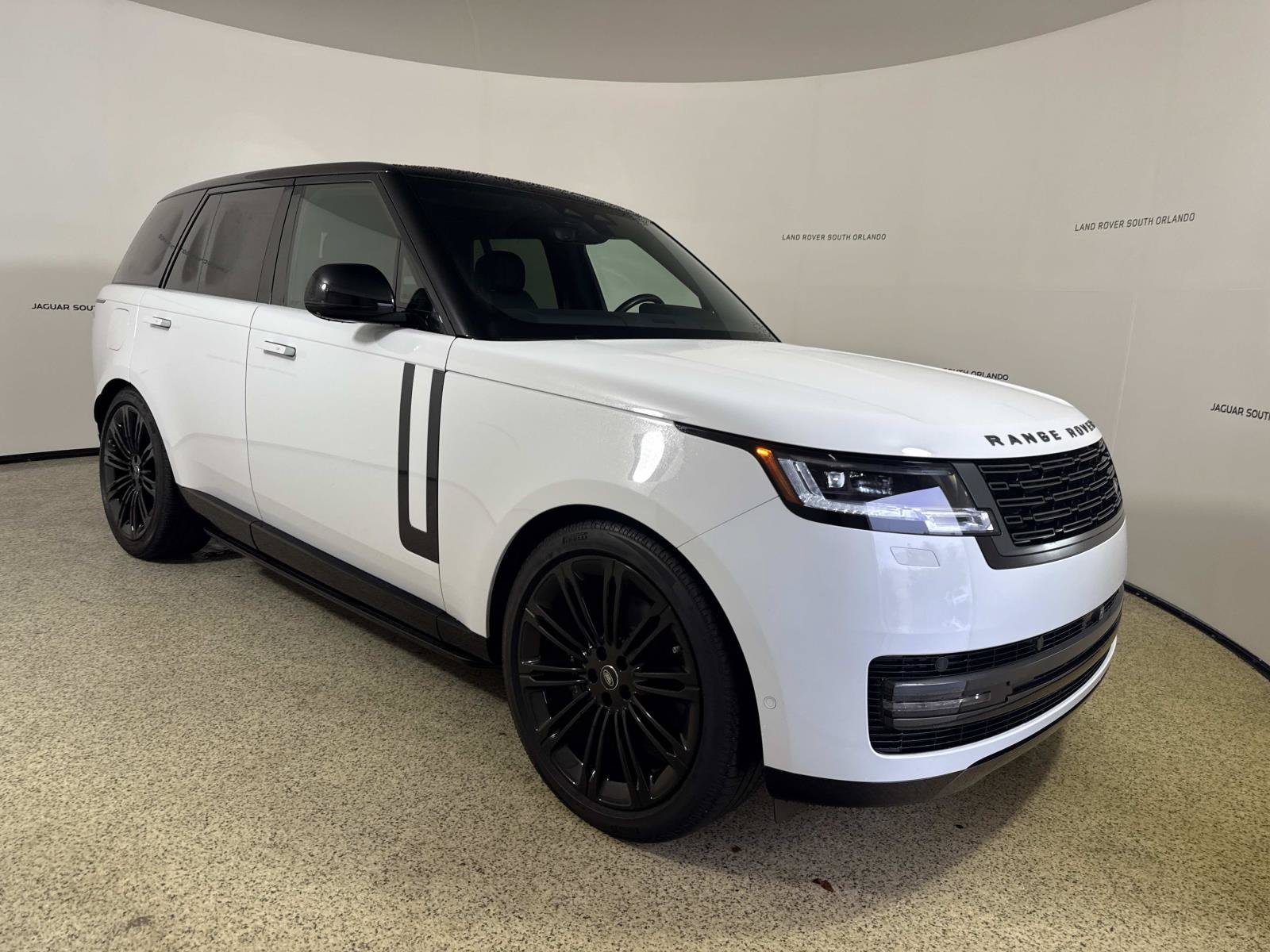 Used 2025 Land Rover Range Rover SE AWD/4WD image 7