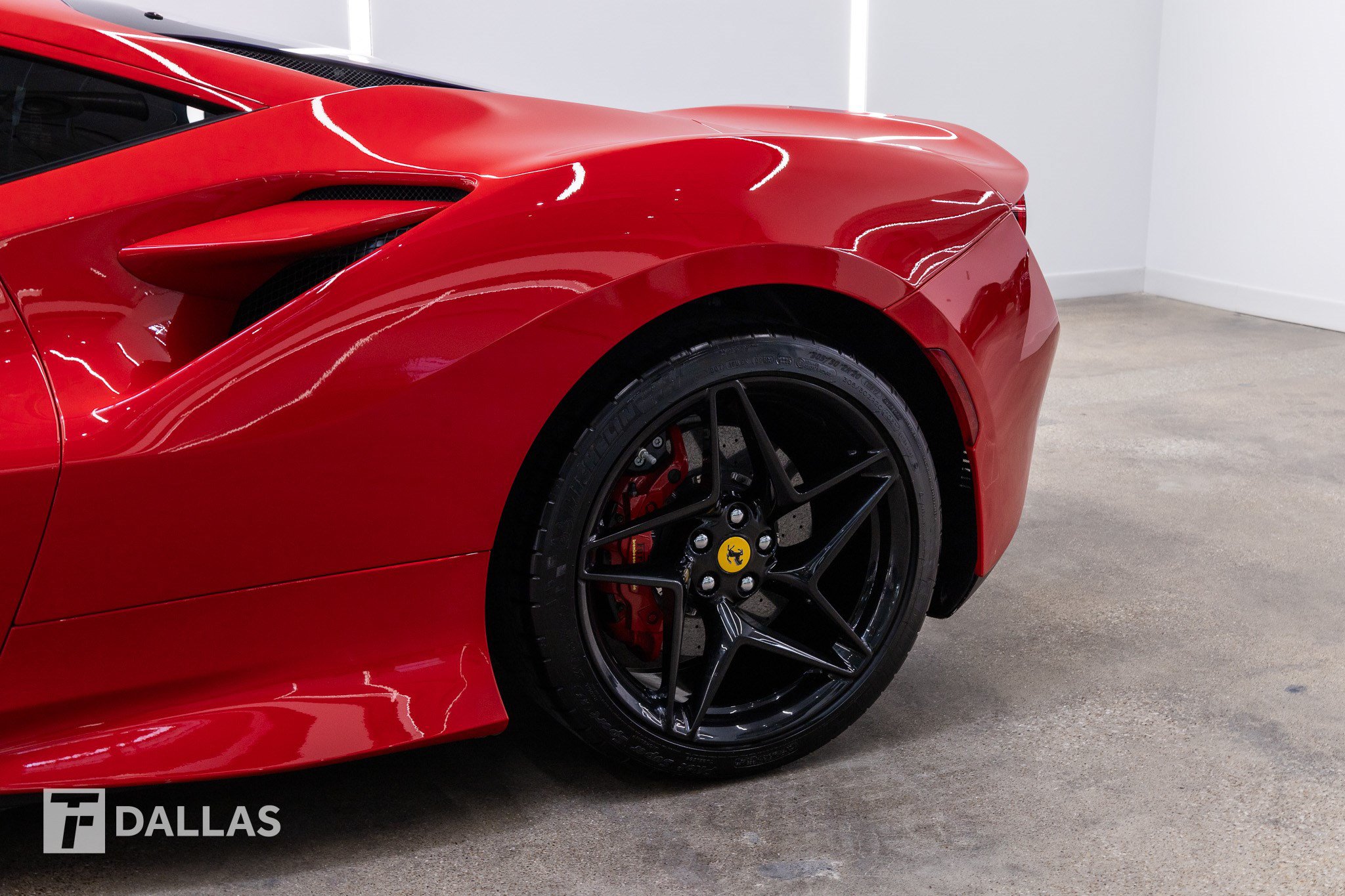 Used 2020 Ferrari F8 Tributo RWD image 4