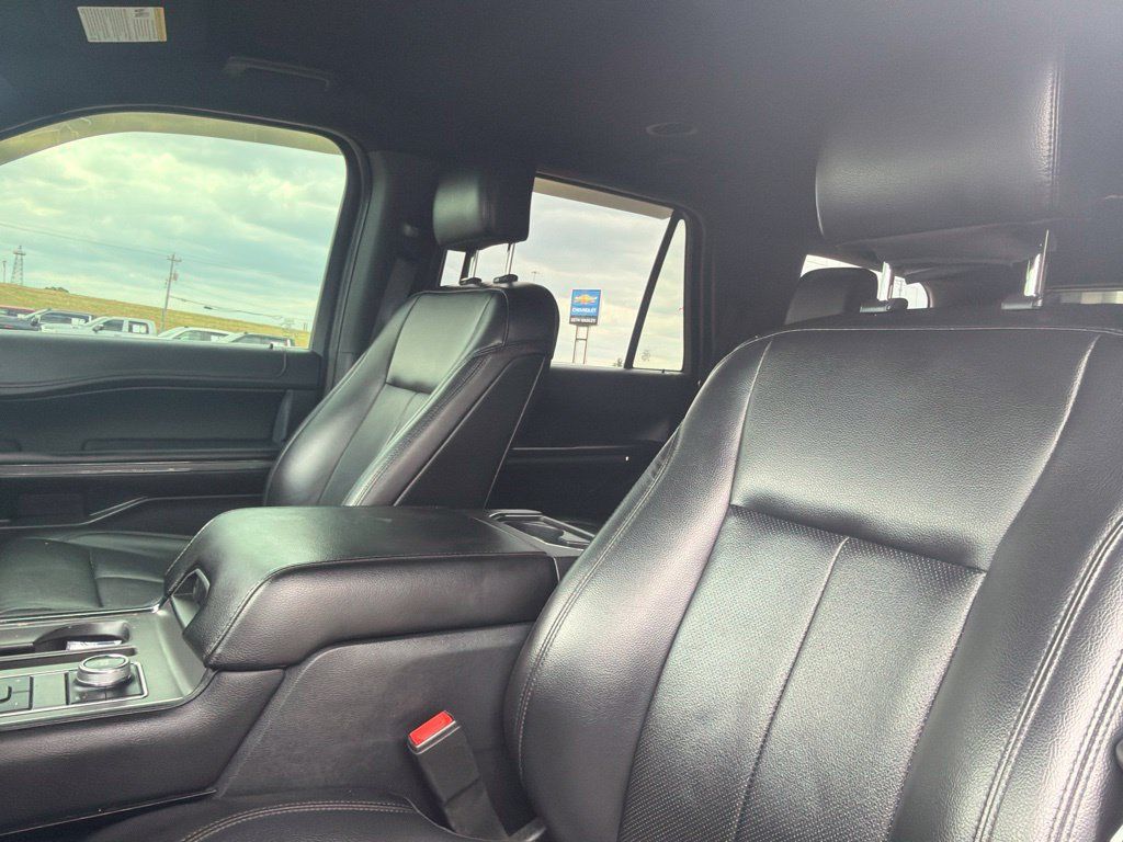 Used 2020 Ford Expedition XLT w/ Equipment Group 202A AWD/4WD image 10
