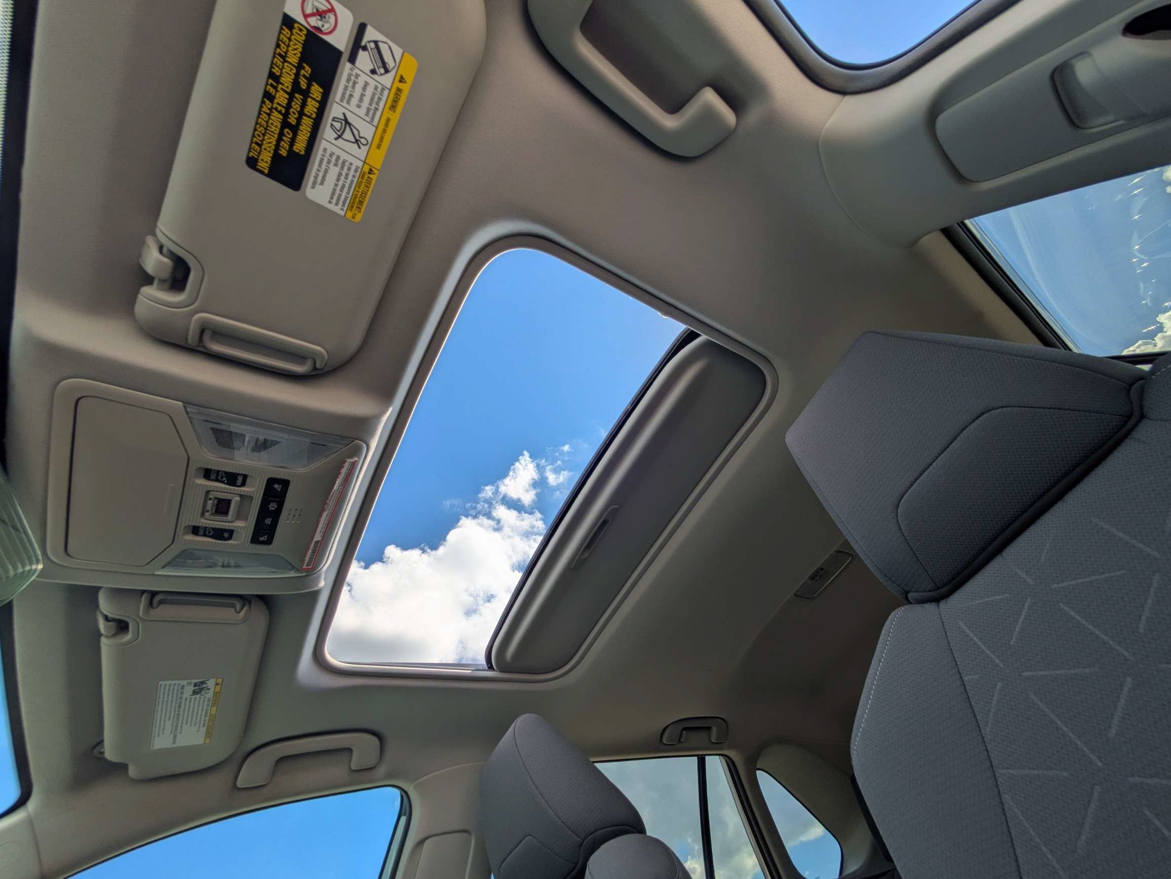 Used 2019 Toyota RAV4 XLE w/ Convenience Package FWD image 36