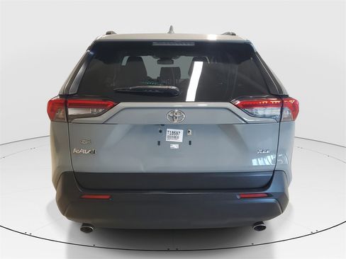 Used 2020 Toyota RAV4 XLE image 6