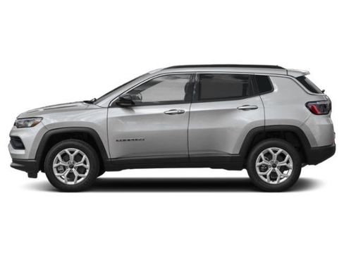 Used 2025 Jeep Compass Latitude AWD/4WD image 6