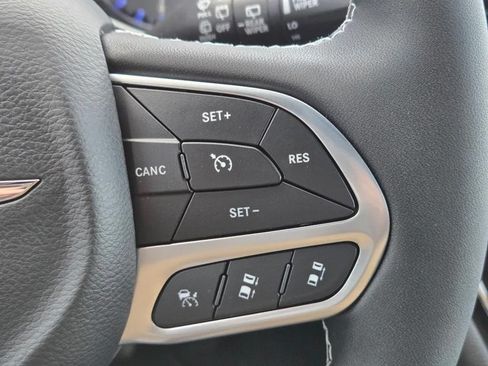 New 2026 Chrysler Pacifica Select AWD/4WD image 16