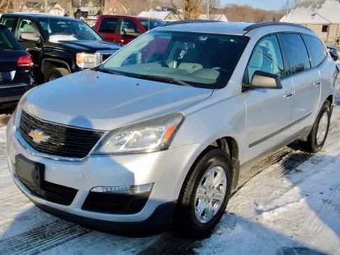 Used 2014 Chevrolet Traverse LS image 2