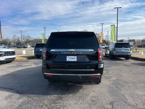 Used 2024 Chevrolet Suburban LT image 4
