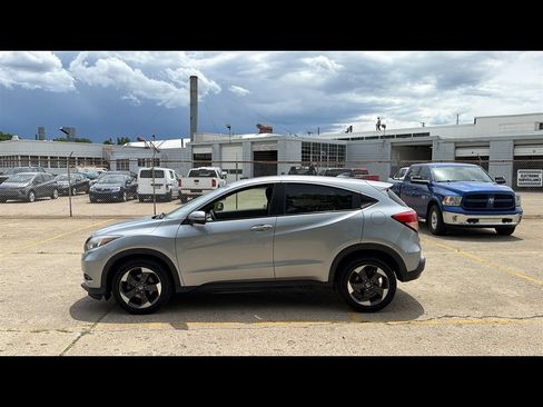 Used 2018 Honda HR-V EX image 3