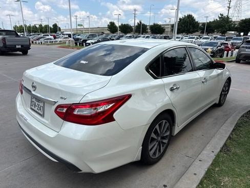Used 2017 Nissan Altima 2.5 SV FWD image 3