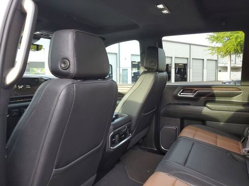 Used 2024 Chevrolet Silverado 3500 High Country w/ High Country Premium Package image 10