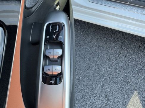 Used 2025 Mercedes-Benz C 300 4MATIC Sedan image 21