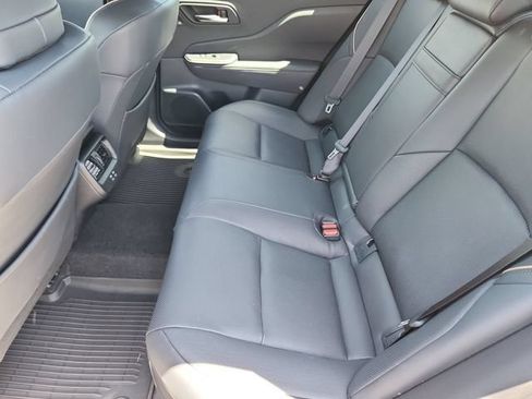 Used 2023 Toyota Crown AWD/4WD image 17