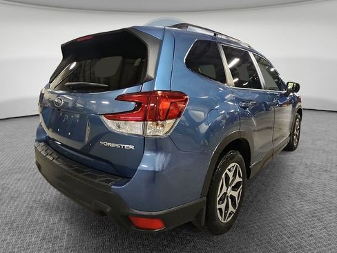 Used 2019 Subaru Forester Premium AWD/4WD image 3
