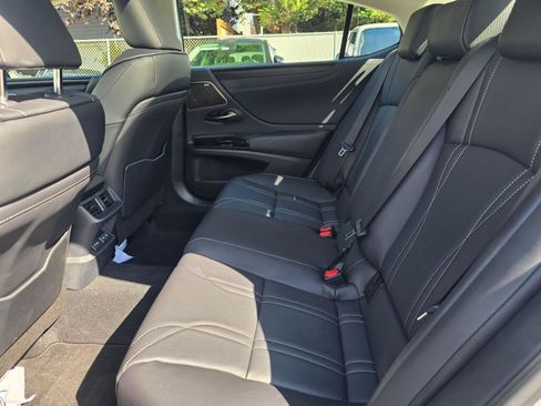 Used 2025 Lexus ES 350 w/ Accessory Package (Z1) FWD image 17