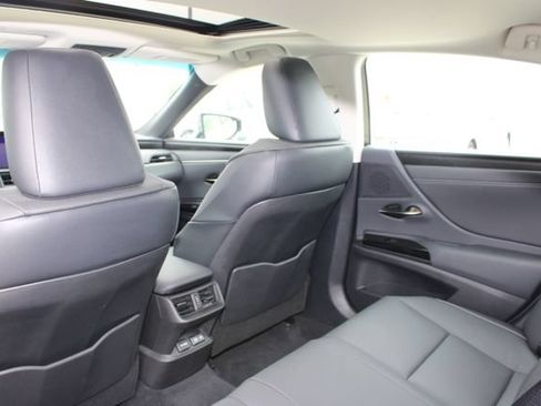 Certified 2025 Lexus ES 300h w/ Premium Package FWD image 9