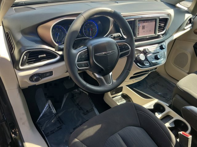 Used 2023 Chrysler Voyager LX FWD image 18