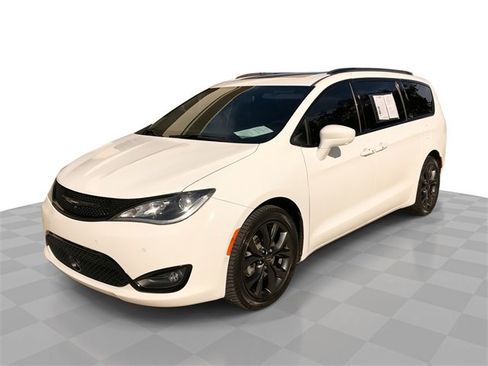 Used 2019 Chrysler Pacifica Touring-L Plus w/ Advanced Safetytec Group image 1