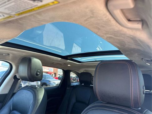 Used 2019 Jaguar F-PACE Prestige image 26