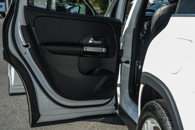 Certified 2023 Mercedes-Benz GLB 250 4MATIC w/ Premium Package image 37