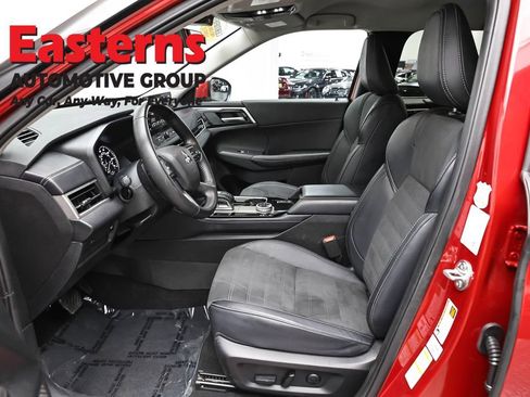 Used 2025 Mitsubishi Outlander SE FWD image 13
