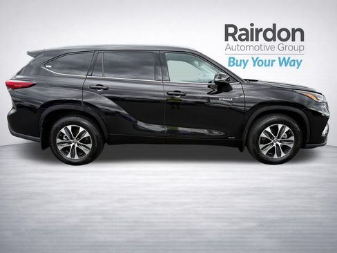 Used 2021 Toyota Highlander XLE AWD/4WD image 8