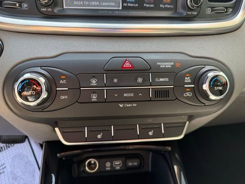 Used 2018 Kia Sorento SX image 18