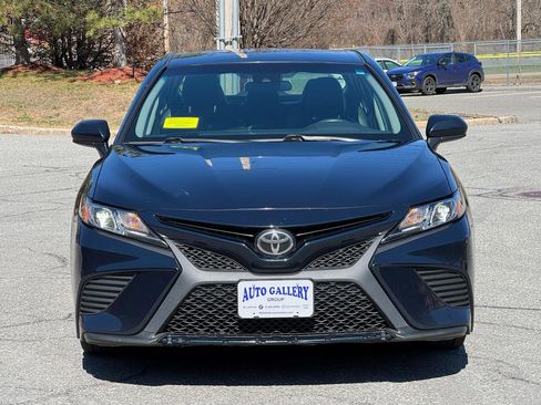 Used 2018 Toyota Camry SE FWD image 2