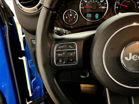 Used 2016 Jeep Wrangler Unlimited Rubicon AWD/4WD image 11