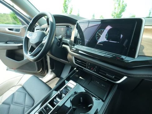 Used 2025 Volkswagen Atlas SE FWD image 36