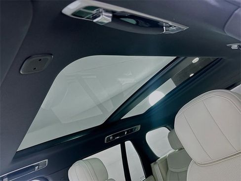 New 2025 Land Rover Range Rover SE image 14