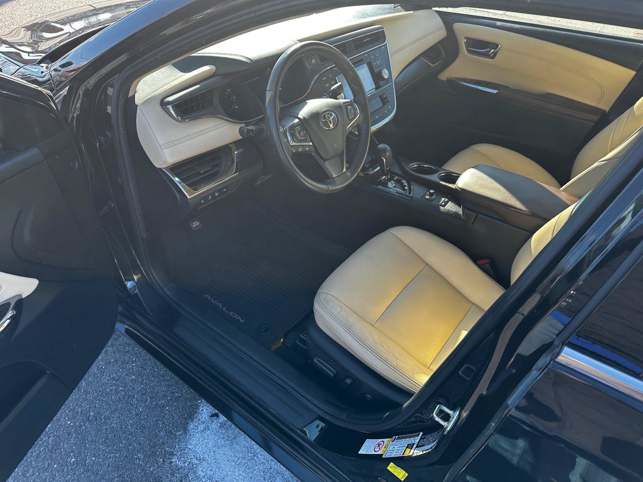 Used 2018 Toyota Avalon XLE Premium w/ All Weather Liner Package FWD image 9