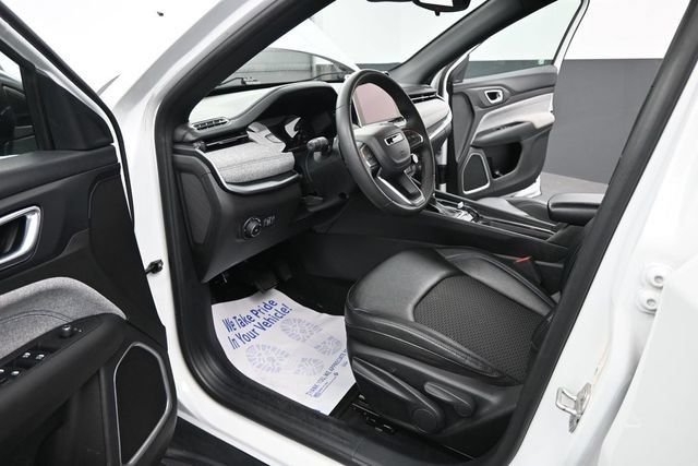 Used 2024 Jeep Compass Latitude AWD/4WD image 9