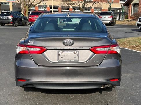Used 2019 Toyota Camry LE image 4