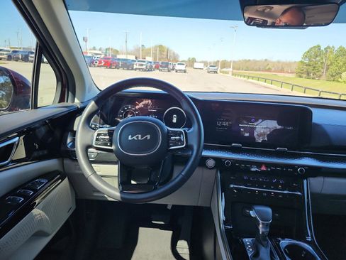 Used 2023 Kia Carnival SX Prestige image 12