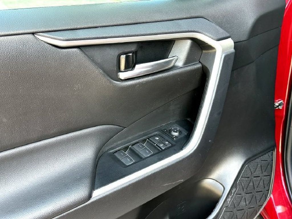 Certified 2025 Toyota RAV4 XLE AWD/4WD image 11