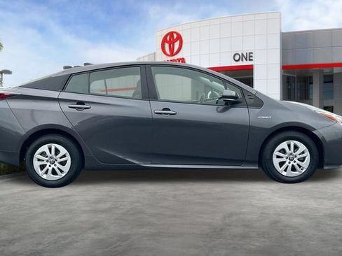 Used 2016 Toyota Prius Two FWD image 3
